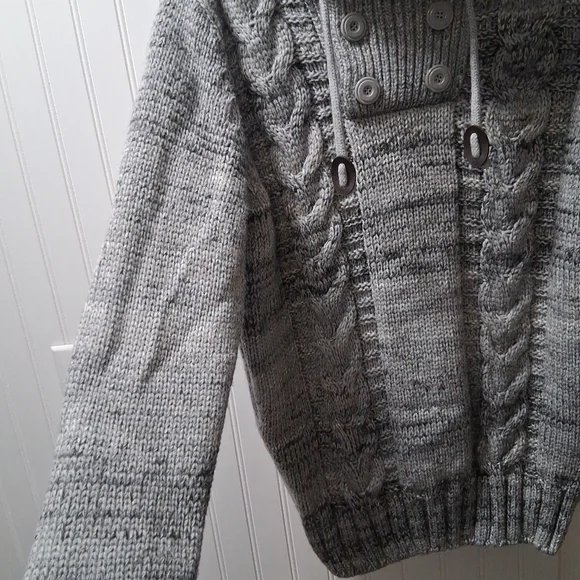 Men's Gray Cable Knit Sweater with Button Detail - Picture 12 of 16